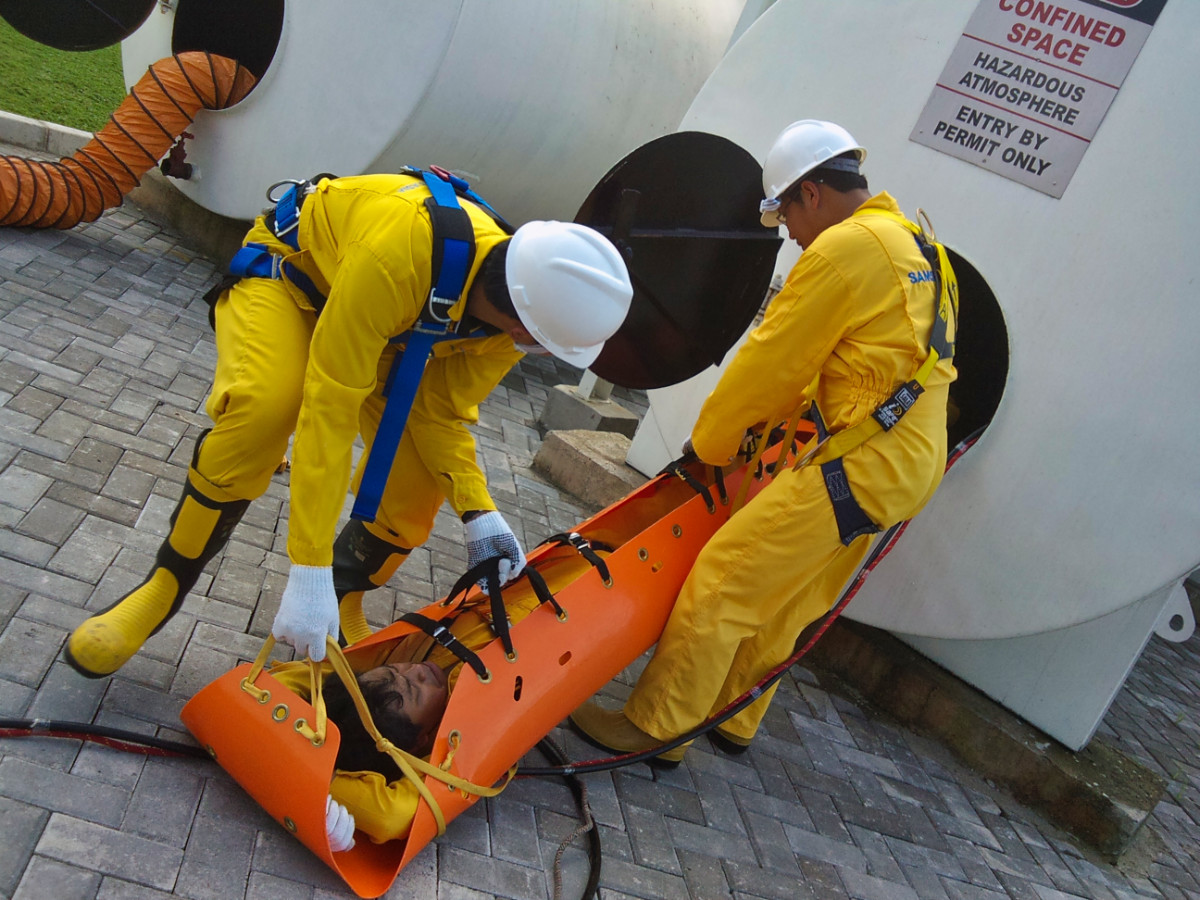 Confined Space Rescuer (Petugas K3 Penyelamat Ruang Terbatas)